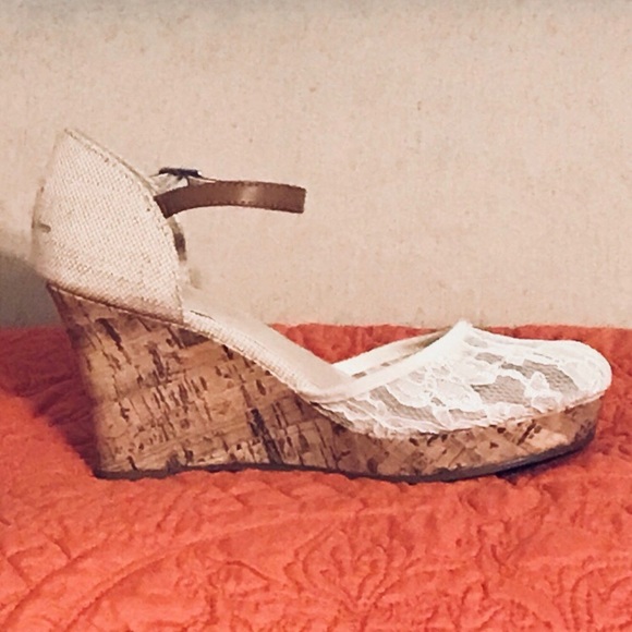 Apt. 9 Shoes - ⬇️25$ Apt. 9 Wedges with Lace